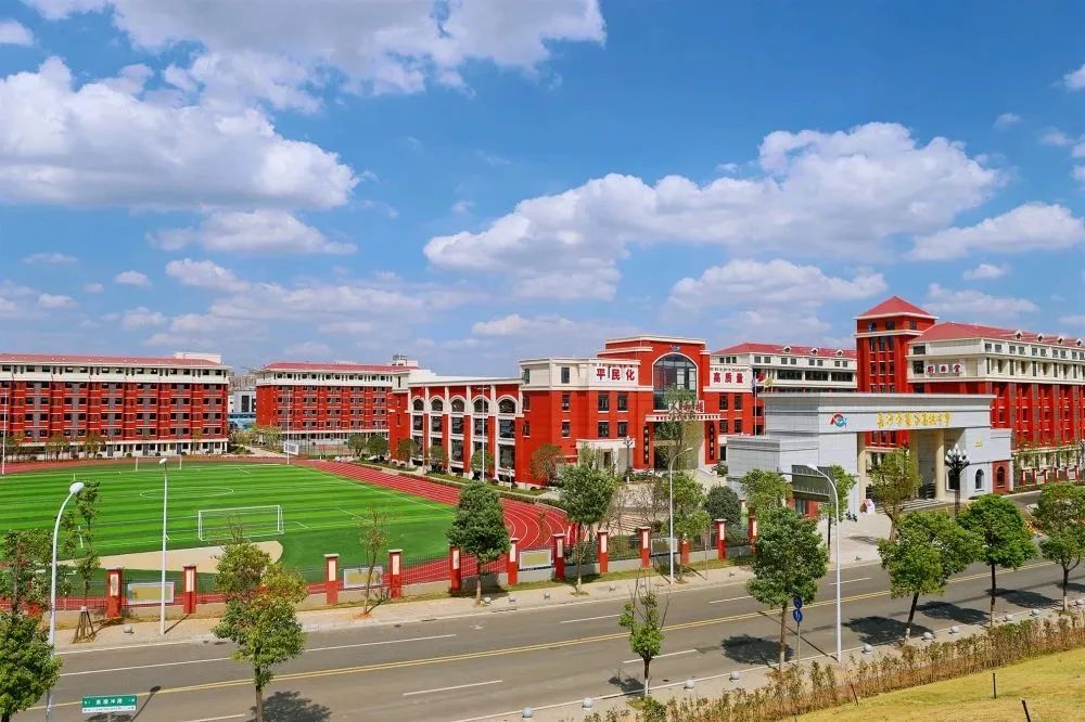 长沙市麓谷高级中学复读部怎么样？有没有考上清北的